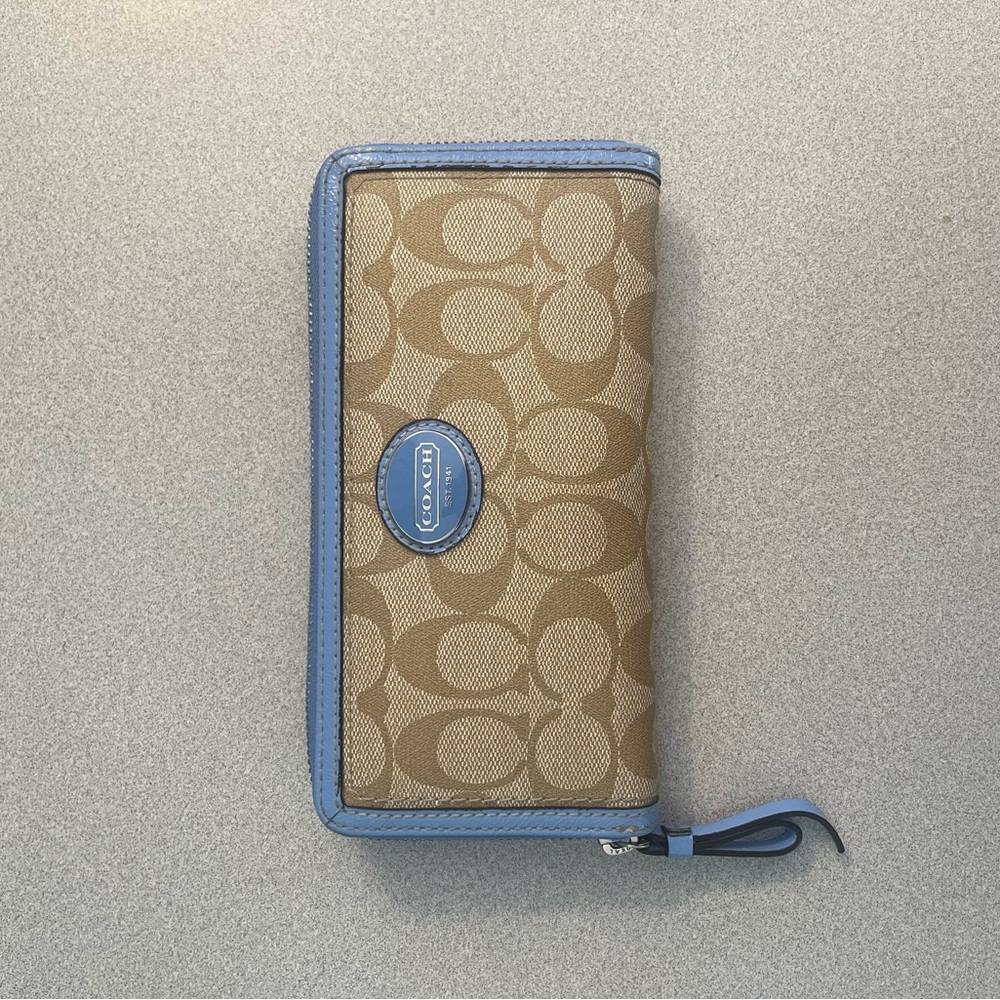 Coach Beige and Light Blue Shoulder Bag with Matching Wallet - Picture 12 of 13